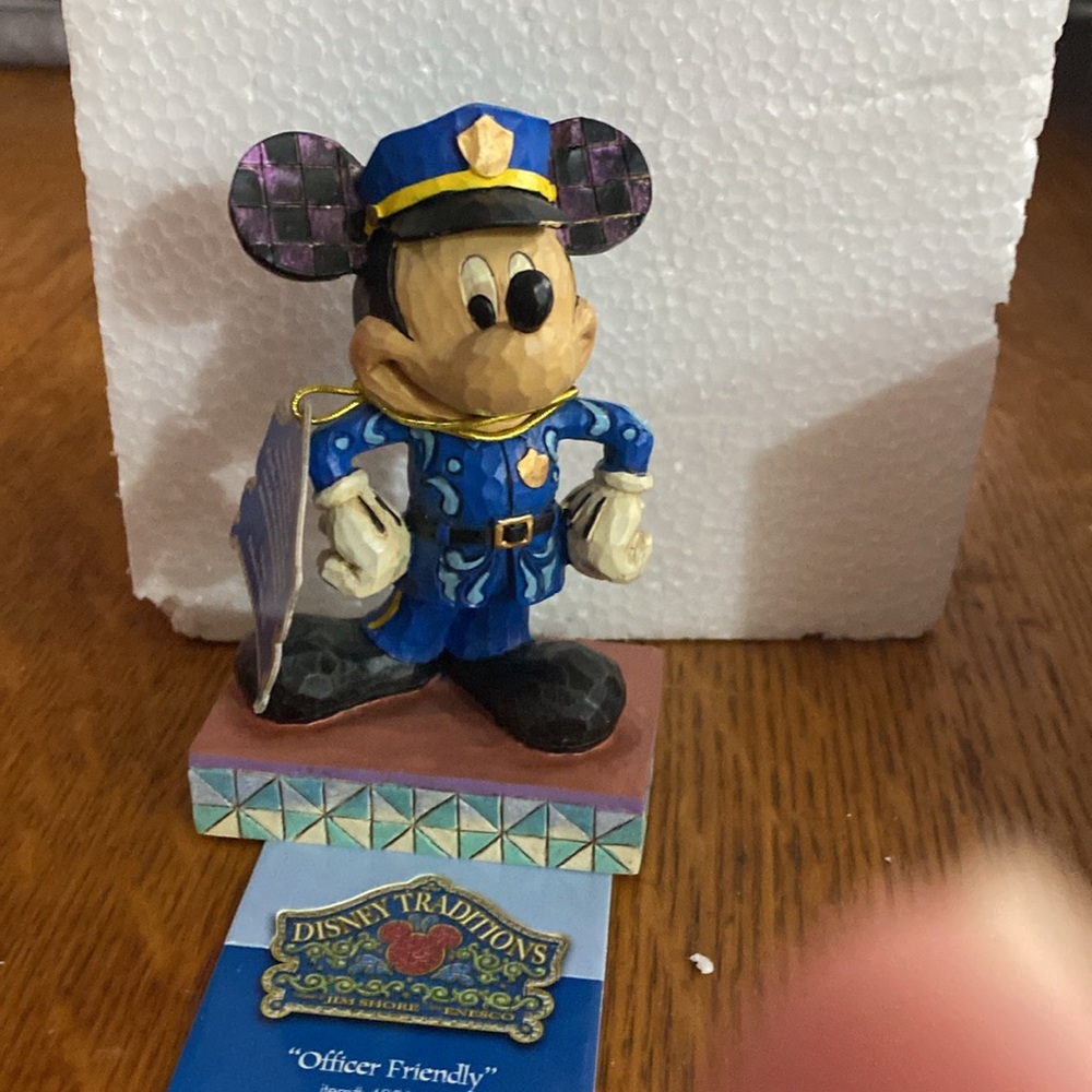 Disney traditions officer, friendly - Picture 4 of 5